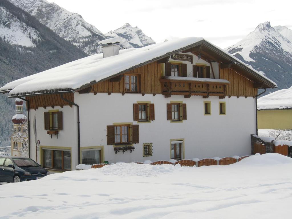 Haus Bergheimat - Familie Oberacher Hostal Fulpmes Exterior foto