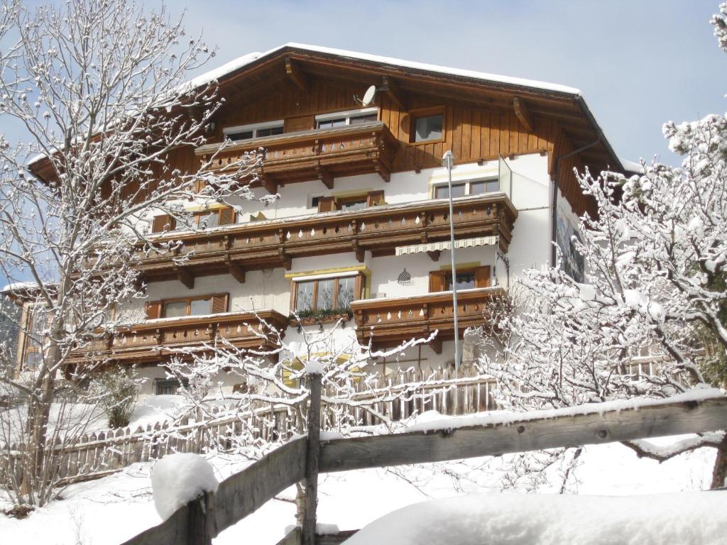 Haus Bergheimat - Familie Oberacher Hostal Fulpmes Exterior foto