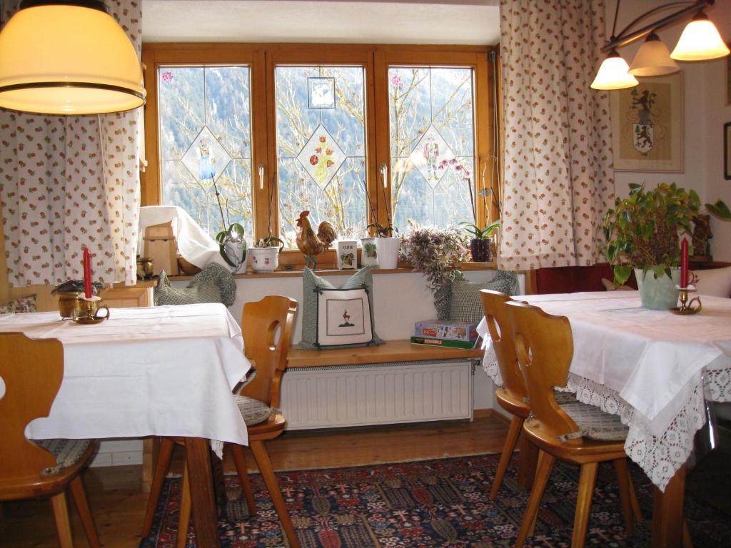Haus Bergheimat - Familie Oberacher Hostal Fulpmes Exterior foto