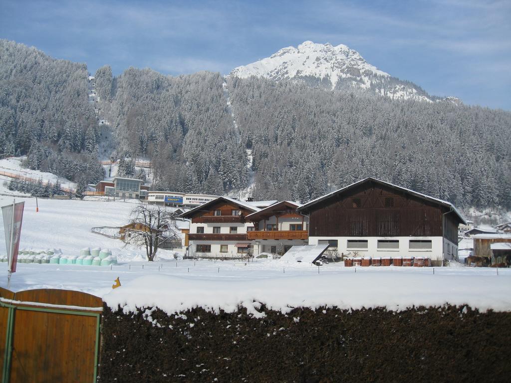 Haus Bergheimat - Familie Oberacher Hostal Fulpmes Exterior foto