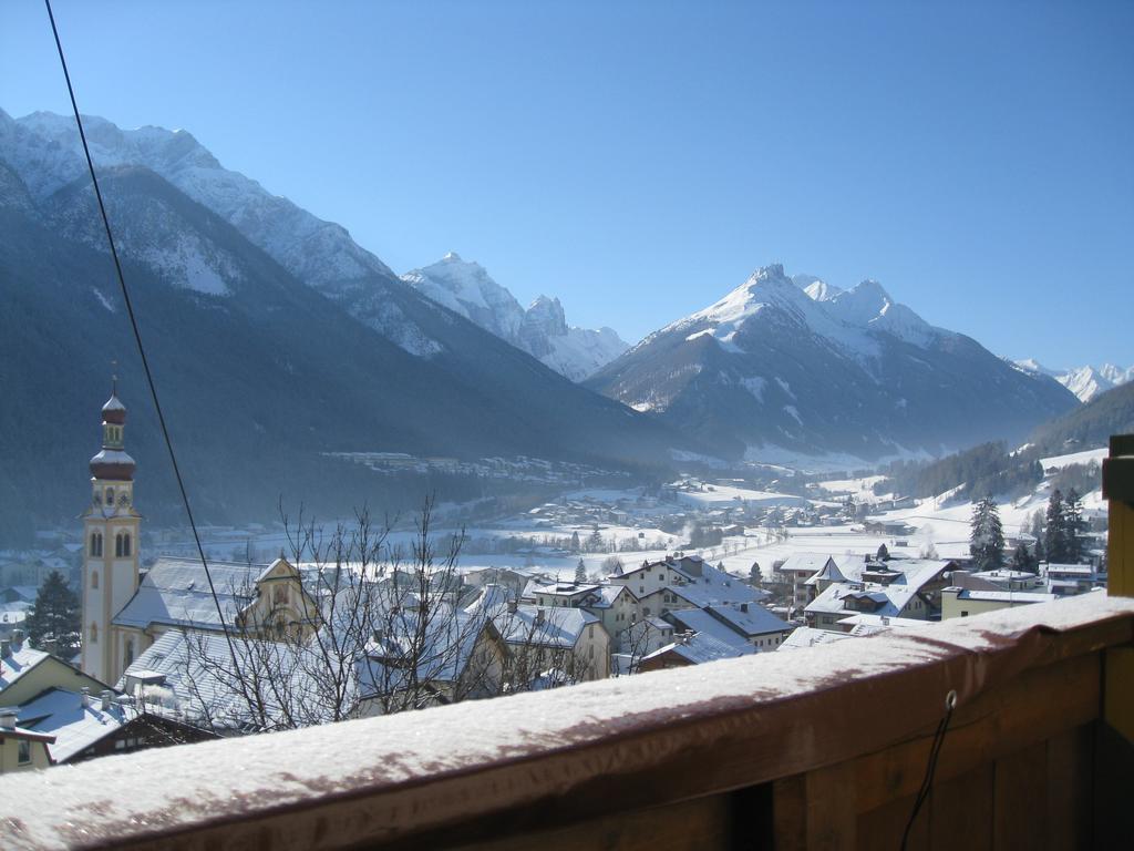 Haus Bergheimat - Familie Oberacher Hostal Fulpmes Exterior foto